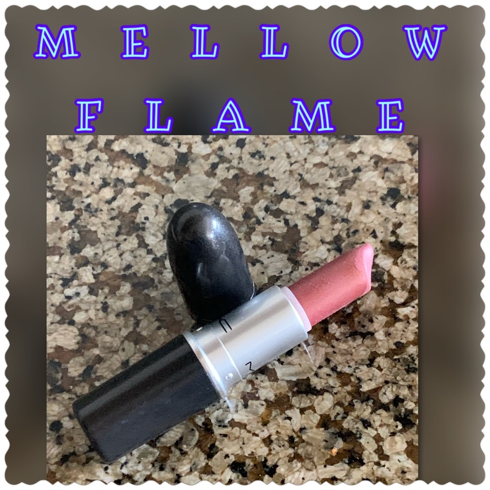 MAC COSMETICS
"MELLOW FLAME"
Smoke Signals Collection